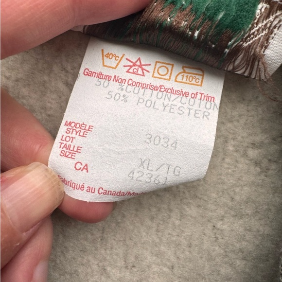 VINTAGE NORTHERN SOUVENIRS ILES DE LA MADELEINE SWEATER - XL - Picture 7 of 13